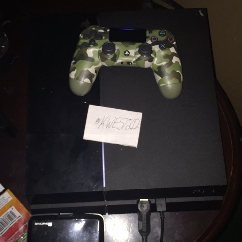 PS4 - Picture 3 of 4